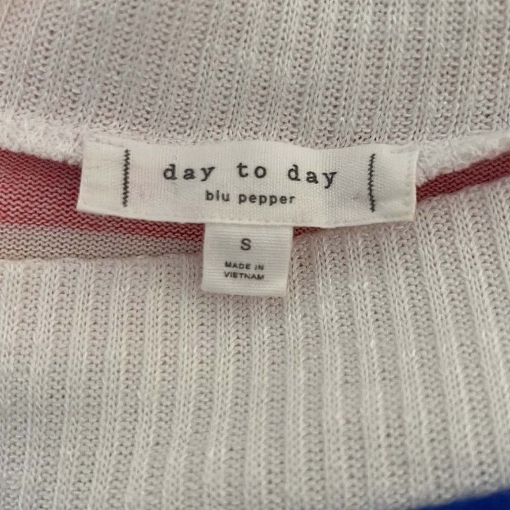 Sweater - Picture 4 of 4